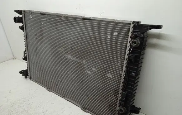 Audi Q5 SQ5 Coolant radiator 8R0121251C