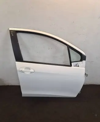 Toyota Yaris Front door 