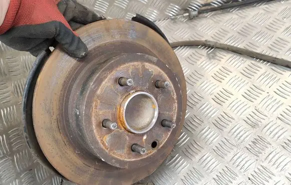 Rear wheel hub