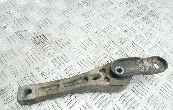 Volkswagen Golf Plus Engine mount bracket