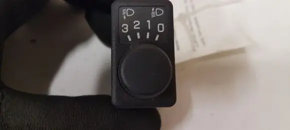 Nissan Primera Headlight level height control switch
