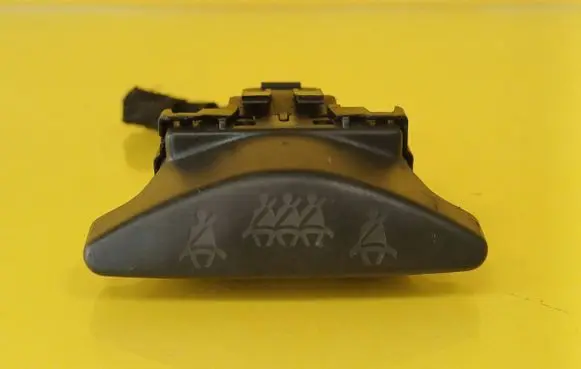 Passenger airbag on/off switch