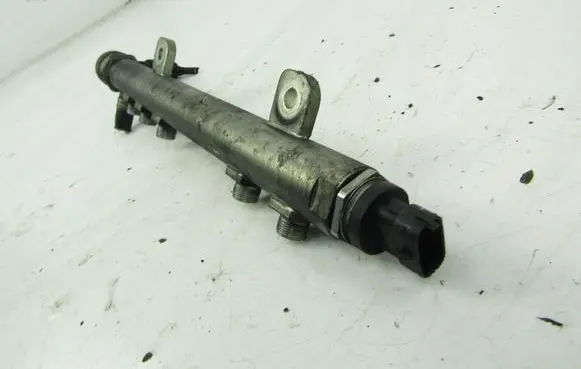 Opel Astra H Fuel main line pipe 