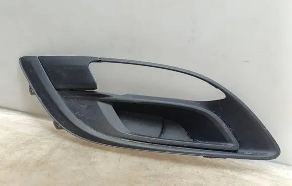 Opel Astra J Front bumper lower grill 13368715