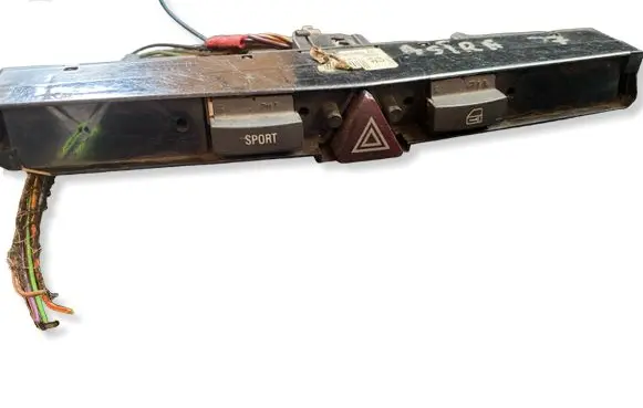 Opel Astra H Hazard light switch 03758070