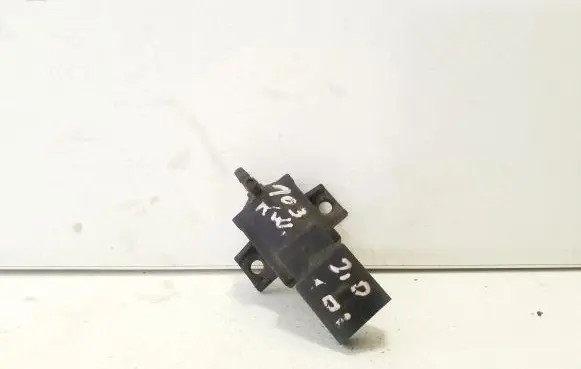 Volkswagen PASSAT B6 Vacuum valve 