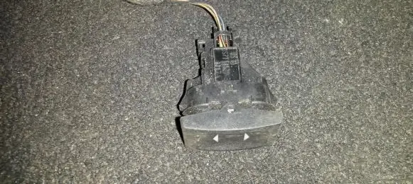 Ford Mondeo Mk III Electric window control switch 1s7t14529ab k808x
