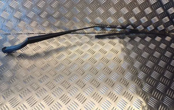 Front wiper blade arm
