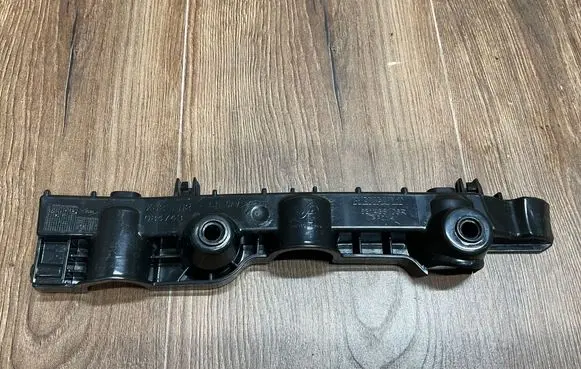 Renault Trafic III (X82) Front bumper mounting bracket 631438106R