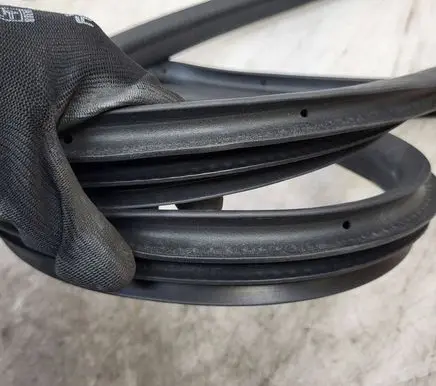 Ford Mondeo MK IV Front door rubber seal