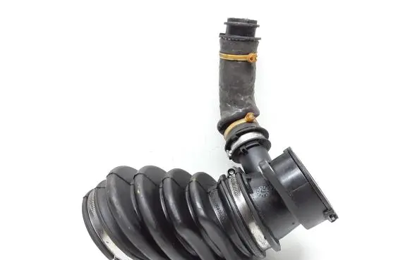 Volvo V40 Air intake hose/pipe AV619C623CC AV616C784AE