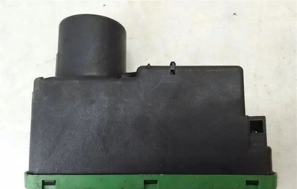 Volkswagen PASSAT B4 Central locking vacuum pump 3A0962257