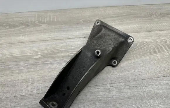 BMW 5 E39 Engine mounting bracket 1092973