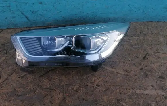 Ford Kuga II Headlight/headlamp