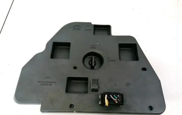 BMW 5 E39 Tail light bulb cover holder 8363565 14603502
