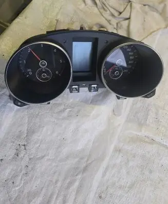 Volkswagen Golf VI Speedometer (instrument cluster) 5K0920871A 1005010131