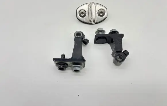 Rear door hinge set