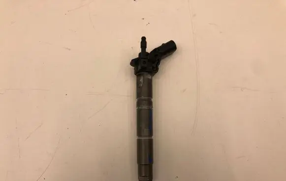 Chrysler 300 - 300C Fuel injector A6420701387