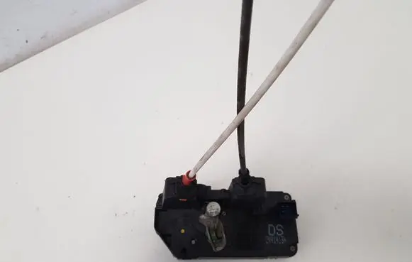 Opel Zafira A Rear door lock 24414134
