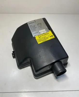 Volvo XC70 Fuse box cover 8651137