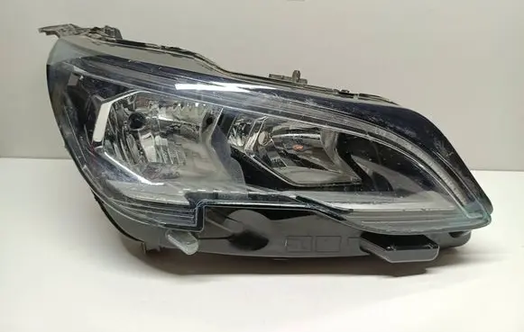 Peugeot 3008 II Headlight/headlamp 