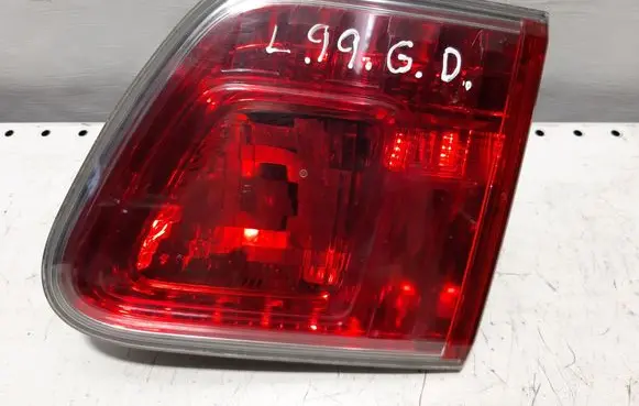Toyota Avensis T270 Tailgate rear/tail lights
