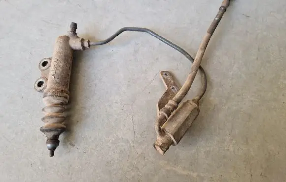 Clutch slave cylinder
