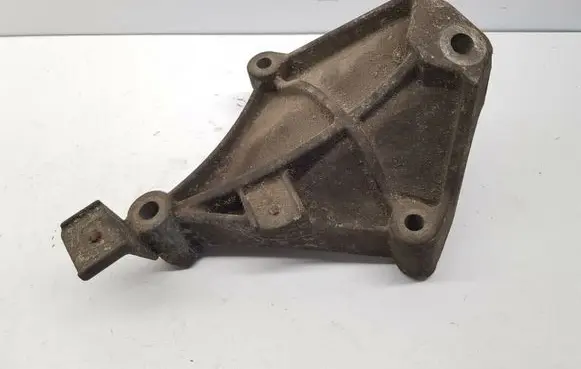 Renault Kangoo I Engine mount bracket 8200068265 nr8181