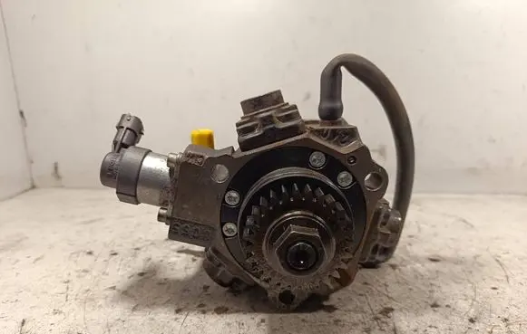 Nissan X-Trail T32 Fuel injection high pressure pump 0445010404