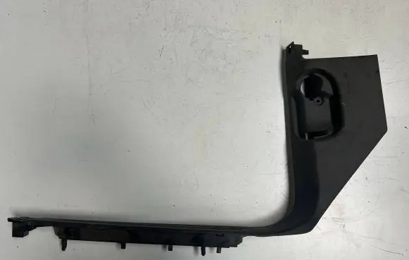 Volkswagen Touareg II Side skirt front trim 7P6863483