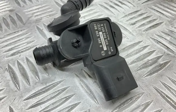 Audi A4 S4 B8 8K Air pressure sensor 036906051G 8K0611933F
