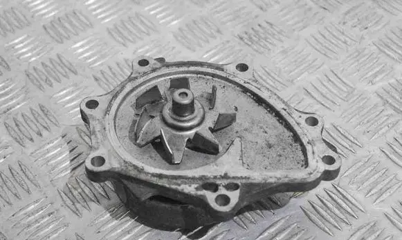 Toyota Avensis T250 Water pump 