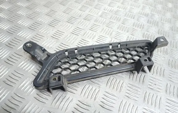 Mitsubishi Lancer VIII Front bumper lower grill 7450A306