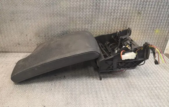 BMW 3 E90 E91 Armrest 7147211