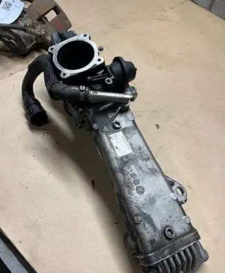 Volvo XC60 EGR valve cooler 31325030 70304902 1325900499