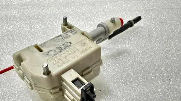 Volkswagen Touareg I Central locking motor 3B0959792 4L0010772A