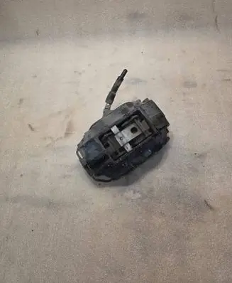 BMW 7 E38 Front brake caliper