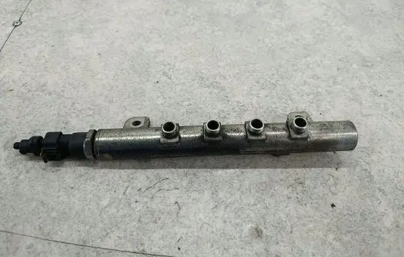 Alfa Romeo GT Fuel main line pipe 