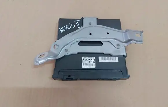 Toyota Auris E180 Trunk lid opening control unit 89261-02040