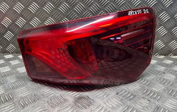Toyota Avensis T270 Rear/tail lights 8155005310