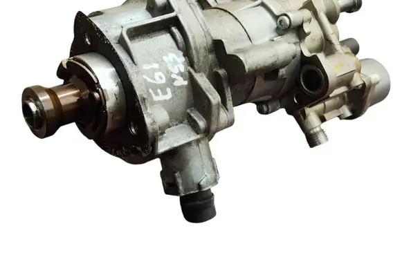 BMW 5 E60 E61 Fuel injection high pressure pump 7519458 075161007 11667519458