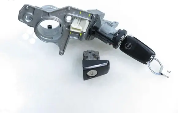 Opel Astra H Ignition lock N0501881 2421430 N0501882