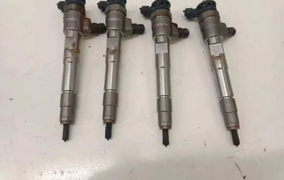 Mercedes-Benz A W177 Fuel injectors set H8201636333 0445110 0445110800