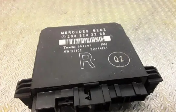 Mercedes-Benz C W203 Door control unit/module 2038202285 A2038202285
