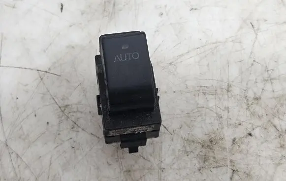 Toyota Avensis T250 Electric window control switch