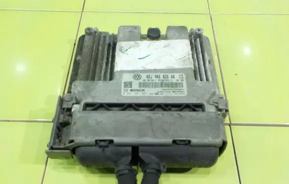 Volkswagen Scirocco Engine control unit/module 0261201951