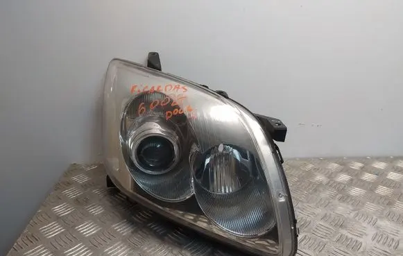 Toyota Avensis T250 Headlight/headlamp