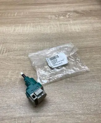 Volkswagen Touareg I Brake pedal sensor switch 7L6945511