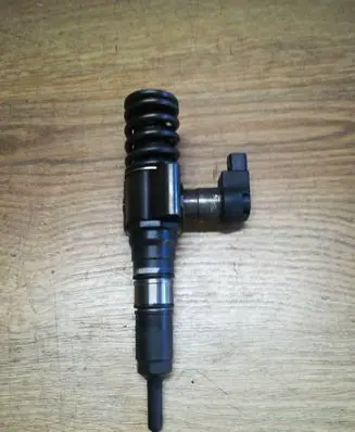 Volkswagen PASSAT B6 Fuel injector 03G130073T 03G130 073T