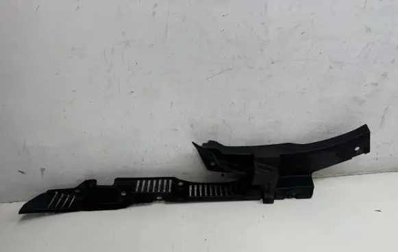 Volvo XC60 Fender mounting bracket 32216110